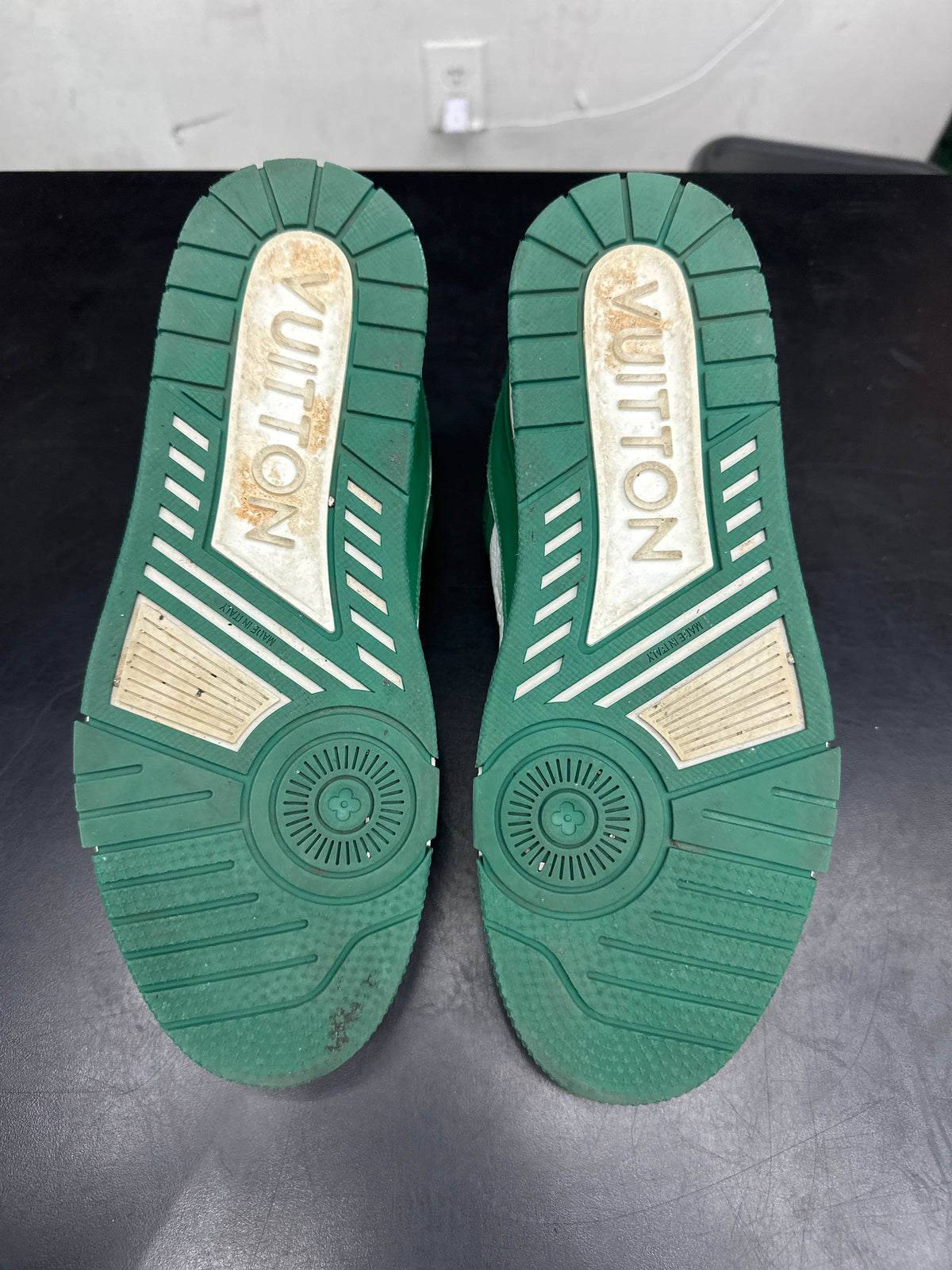Louis Vuitton Trainer Green (U) - 9M (NB)**