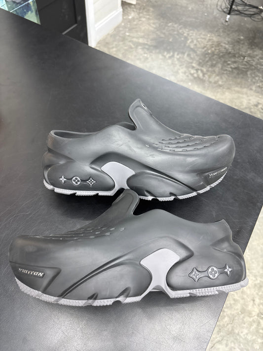 Louis Vuitton Shark Clog (U) - 10M (NB)