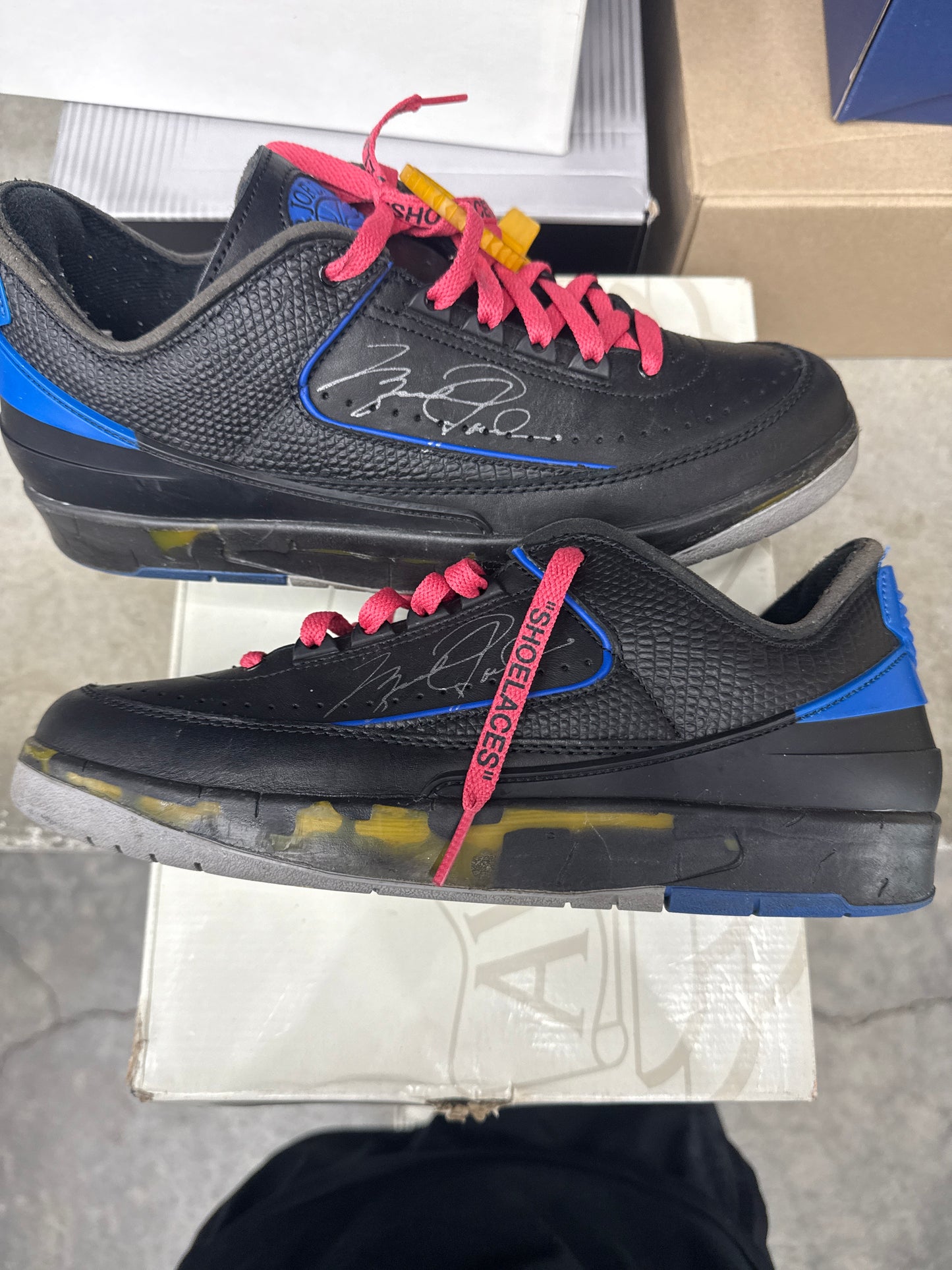 AJ2 Off White Black Low (U) - 10M