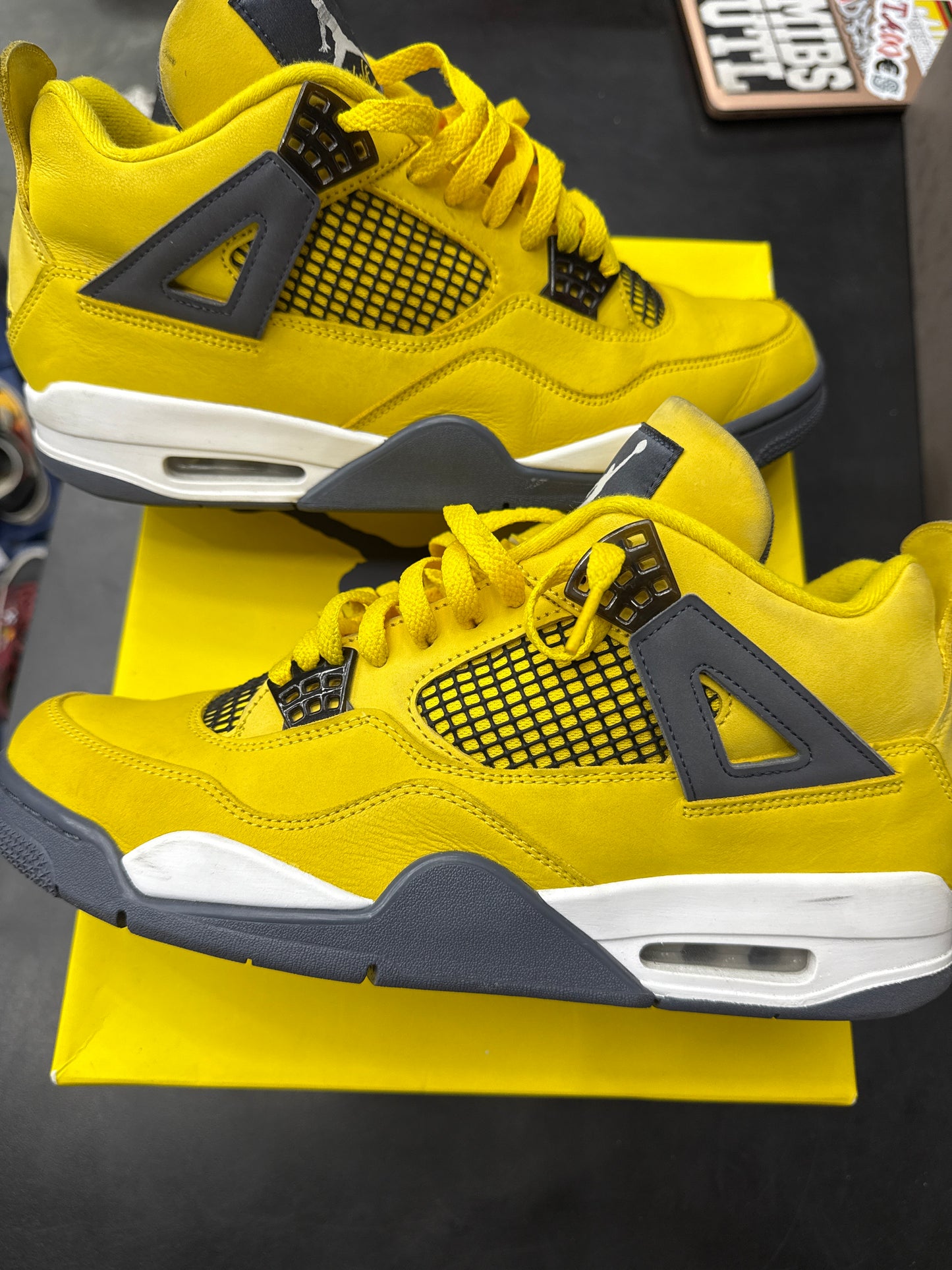 AJ4 Lightning (U) - 11.5M