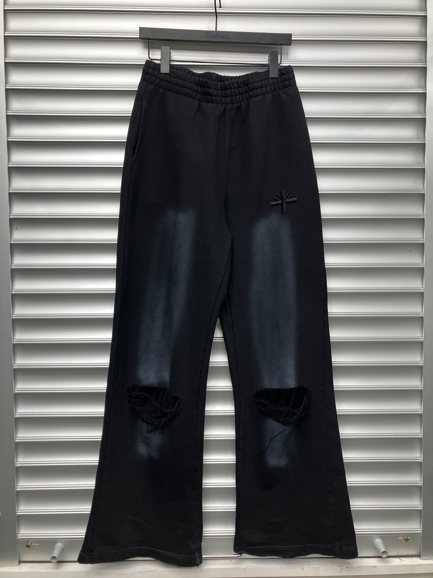 Vertabrae Black Sweatpants - Small