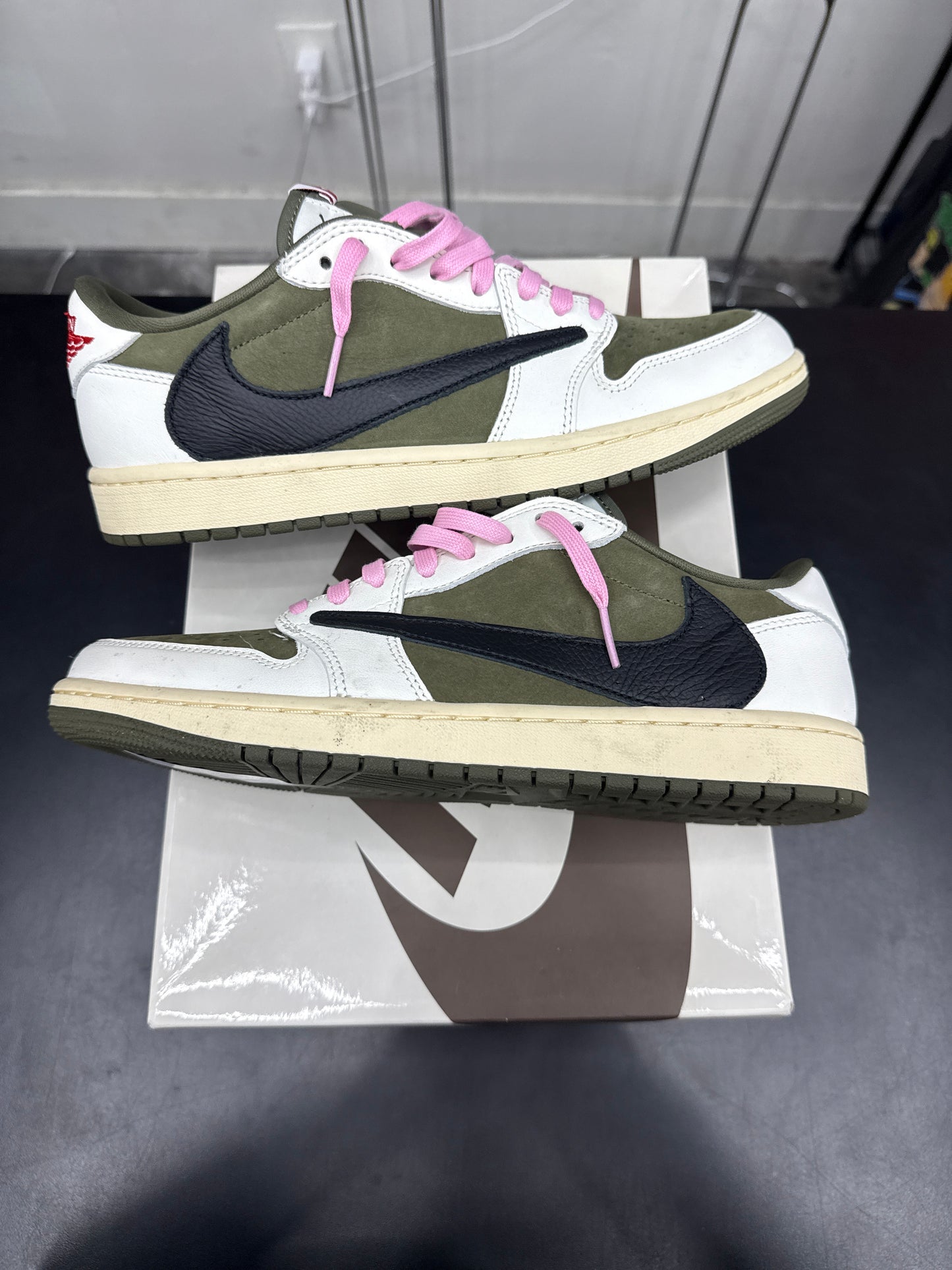 AJ1 Low Travis Scott Olive (U) - 9.5M