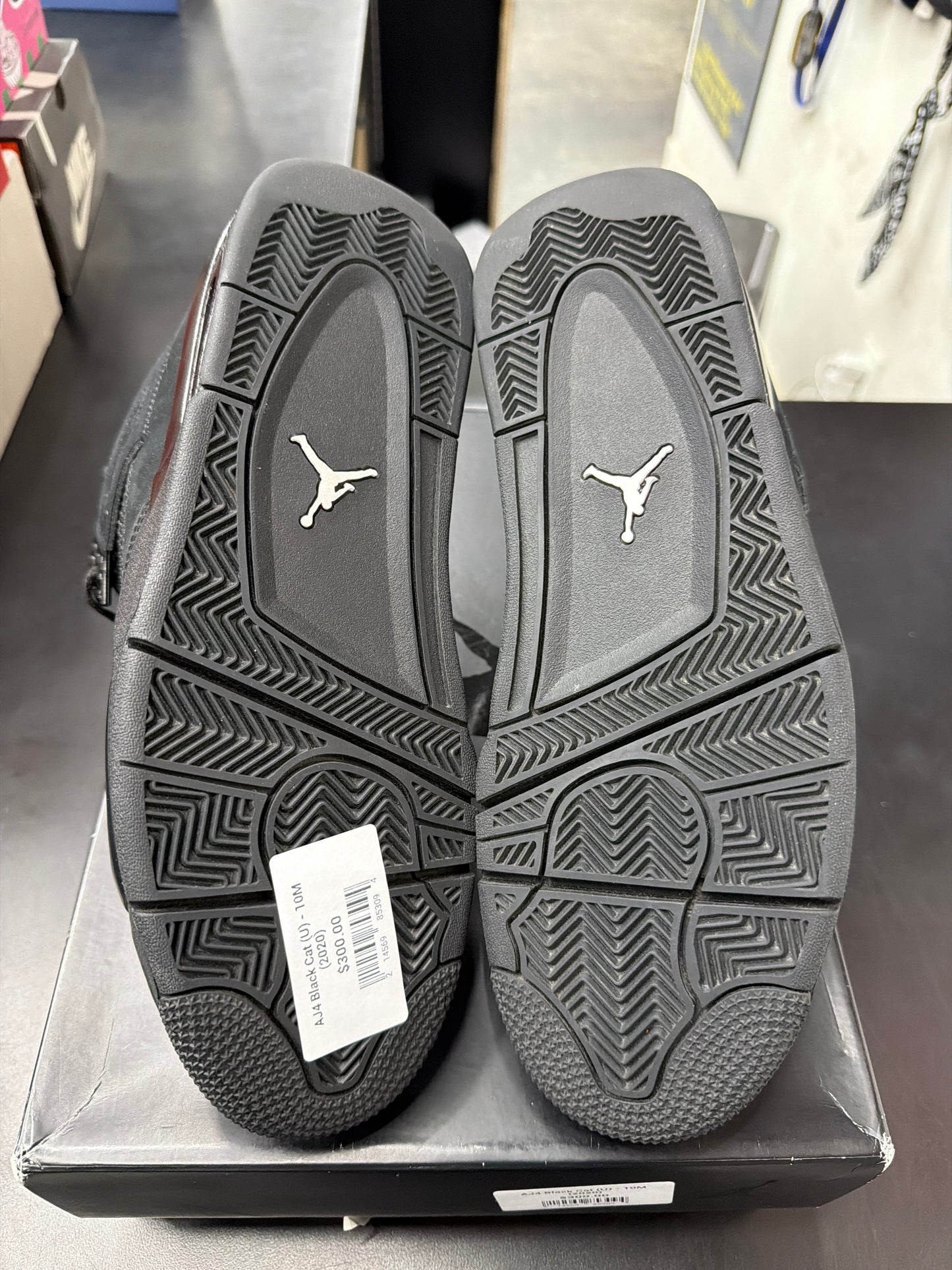 AJ4 Black Cat (U) - 10M (2020)