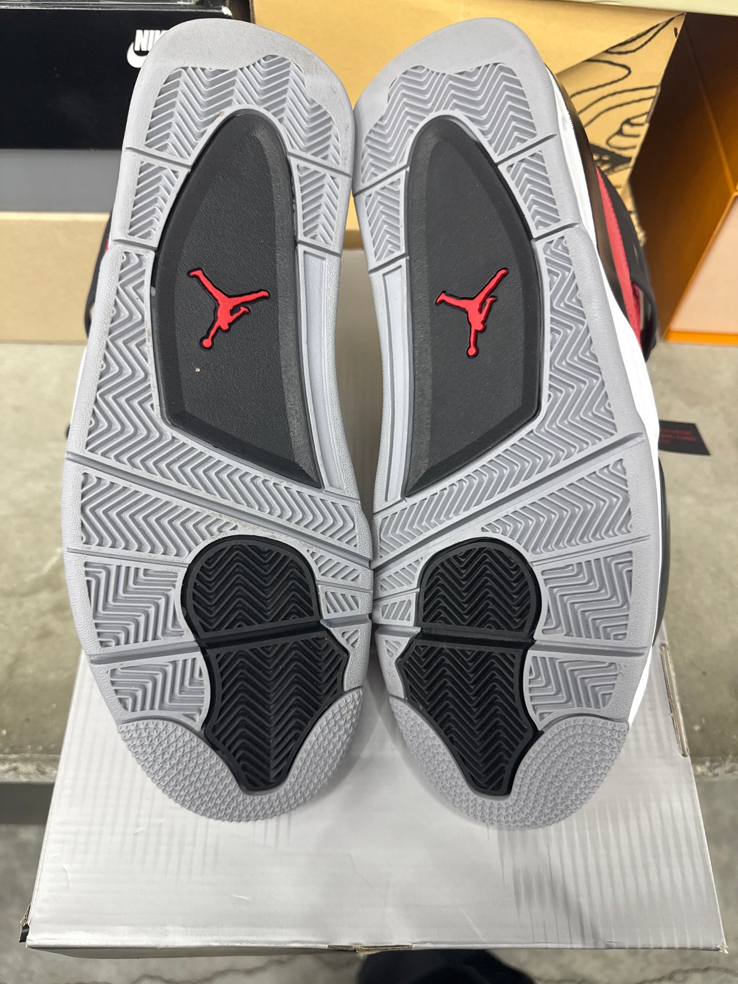 AJ4 Toro Bravo (U) - 12M