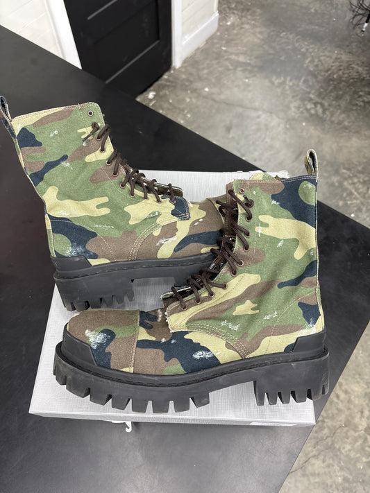 Balenciaga Camo Strike Boots - 43(10) (U)