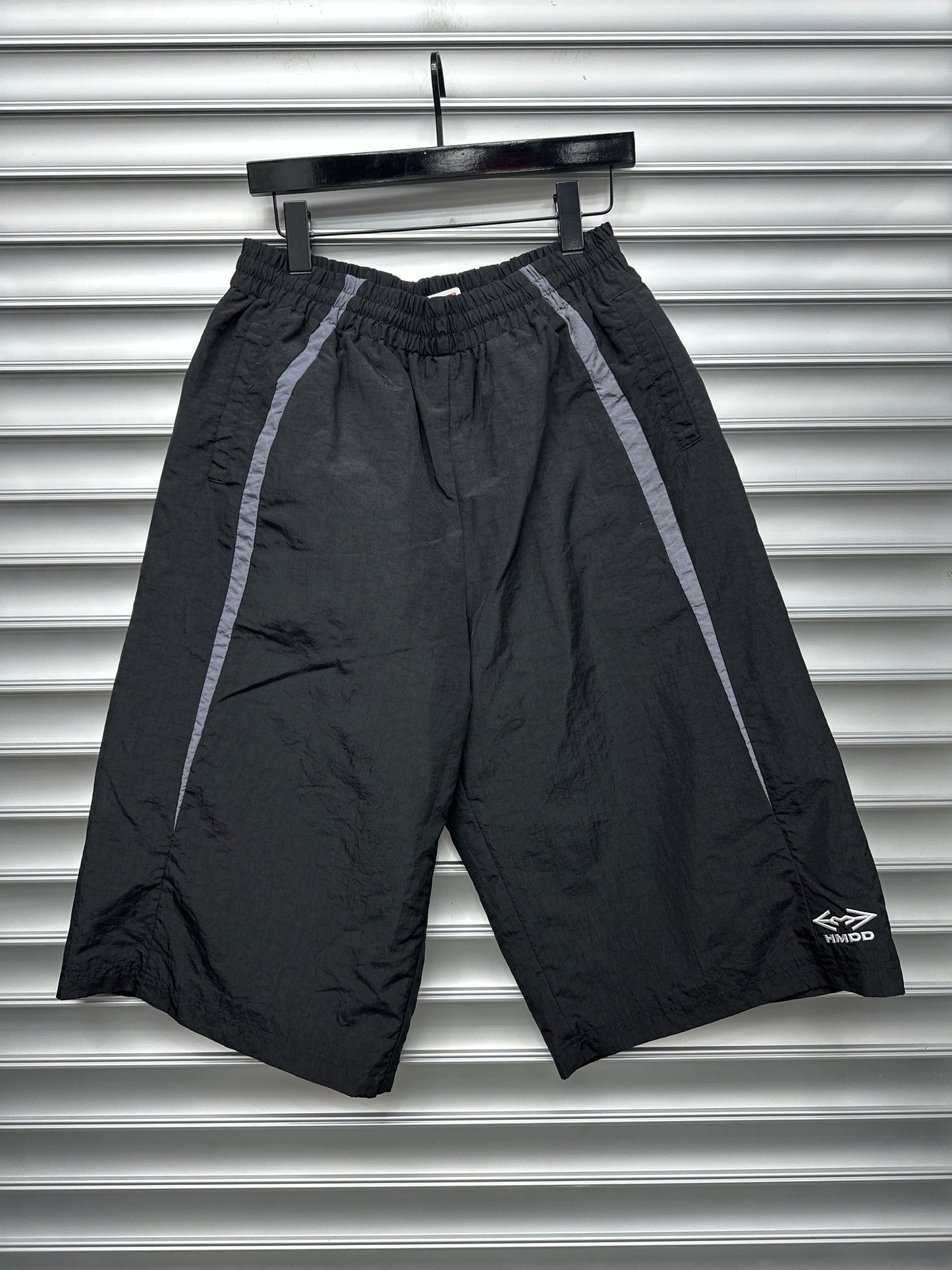 HMDD Black 3/4 Shorts - L