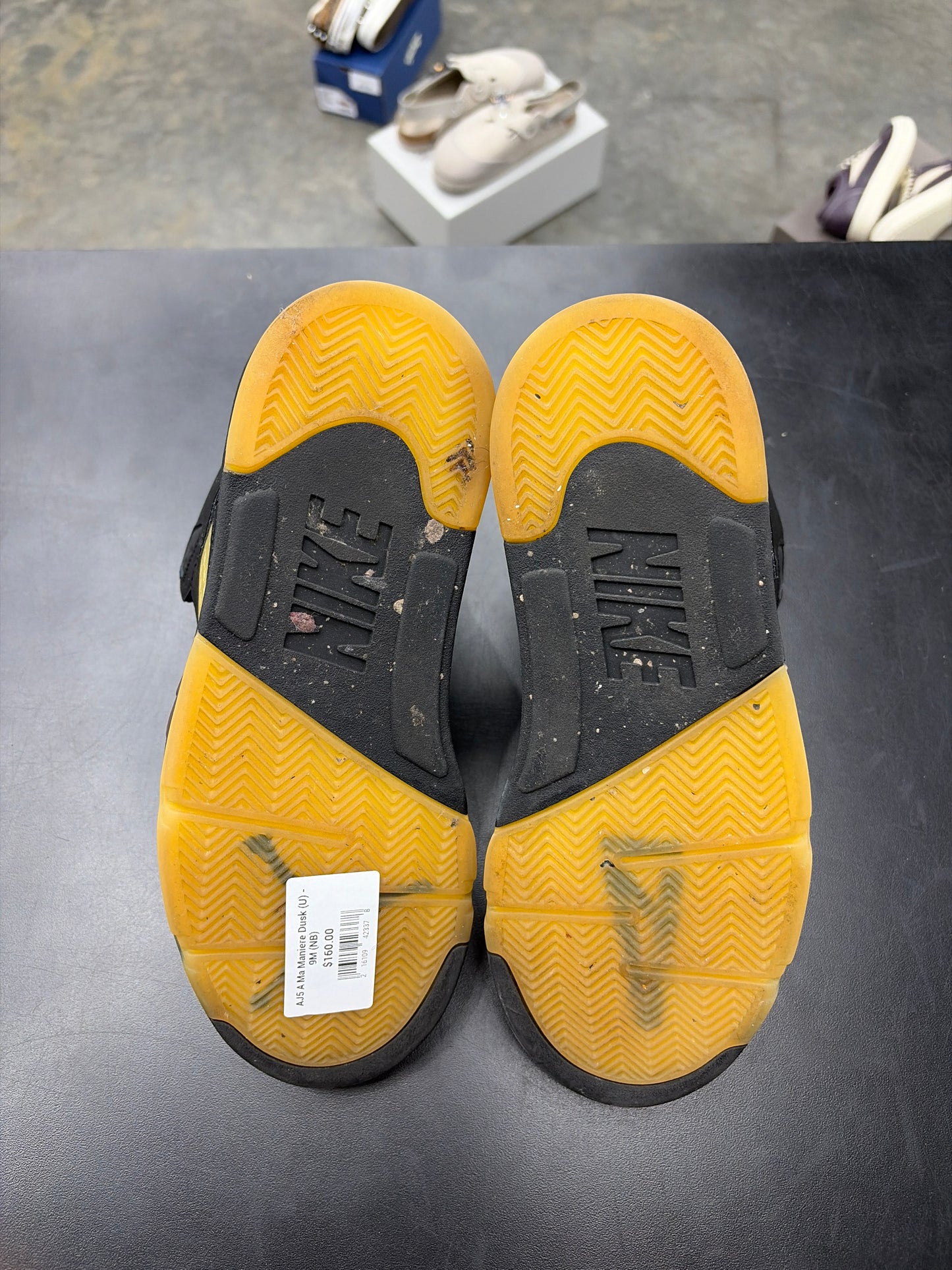 AJ5 A Ma Maniere Dusk (U) - 9M (NB)