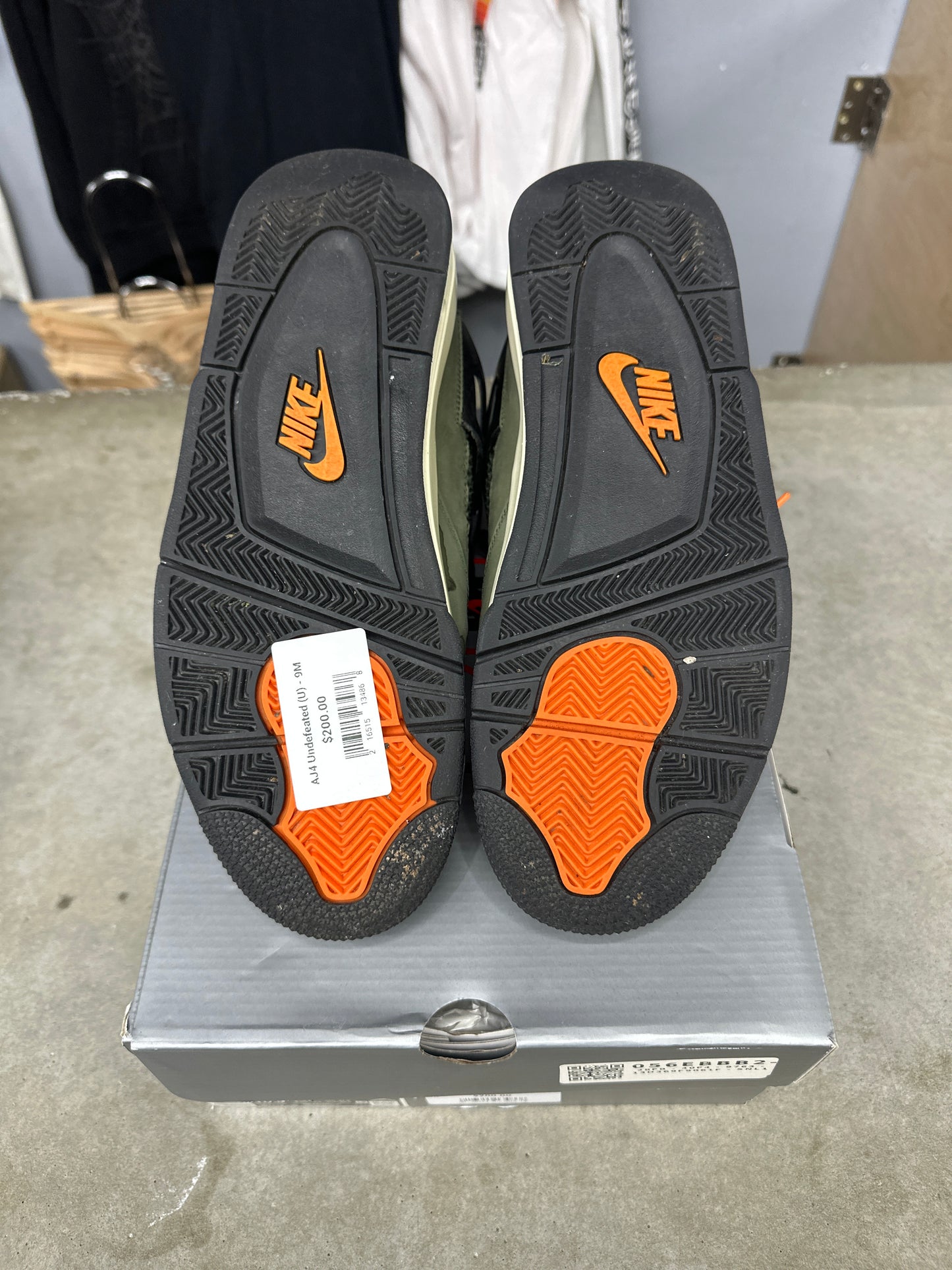 AJ4 Undefeated (U) - 9M