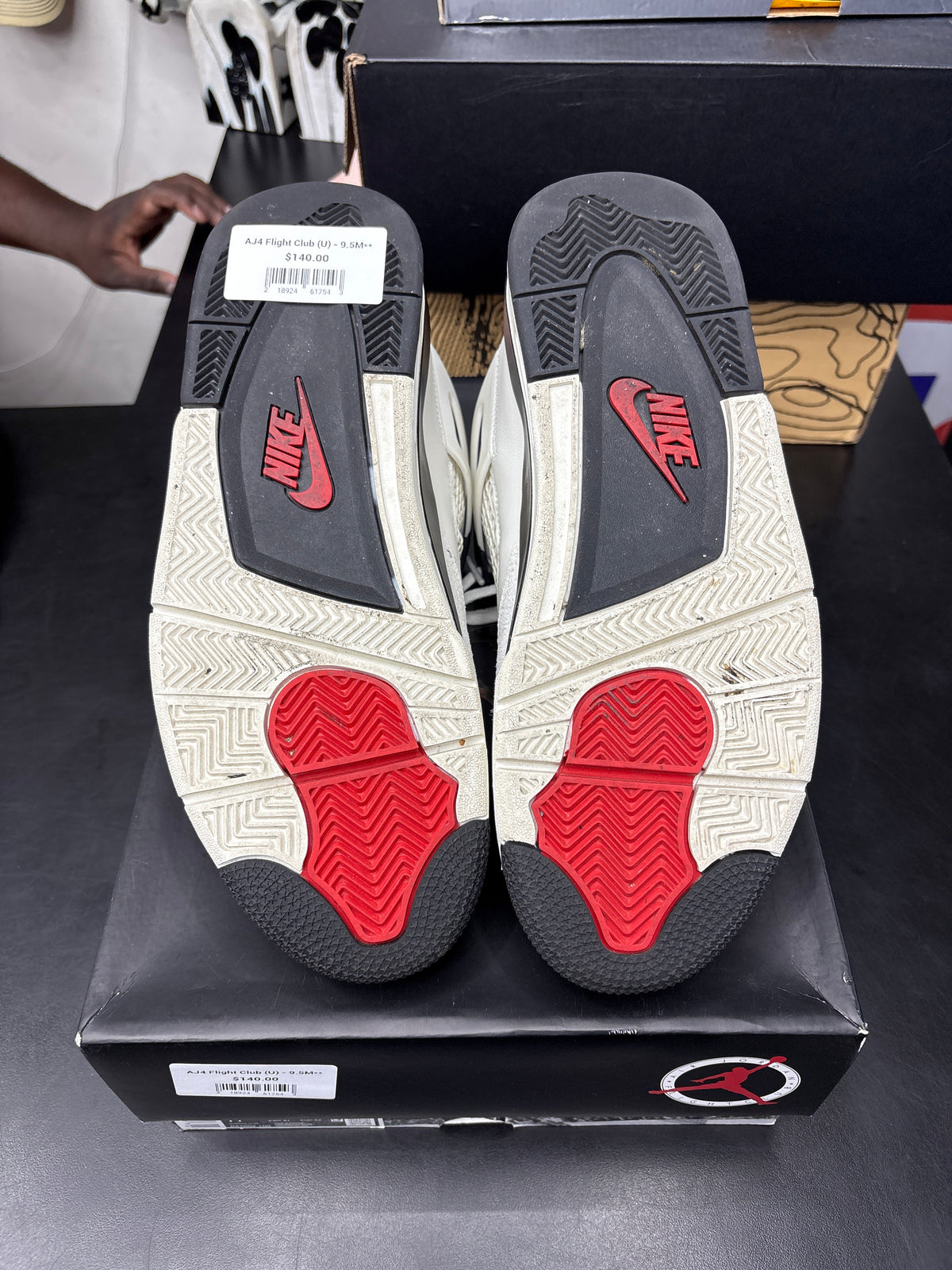 AJ4 Flight Club (U) - 9.5M**