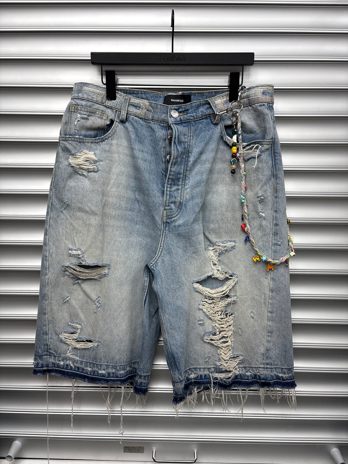 Nahmias Beaded Lightwash Denim Shorts - L **