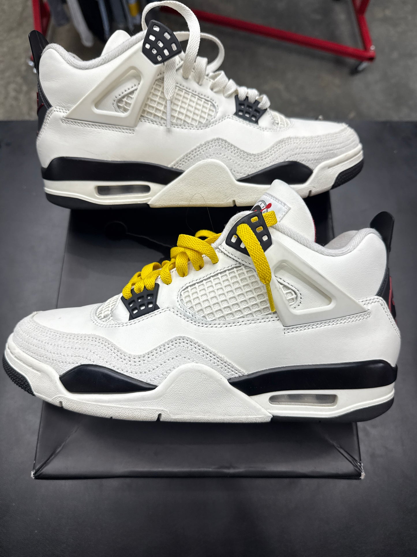 AJ4 Flight Club (U) - 9.5M