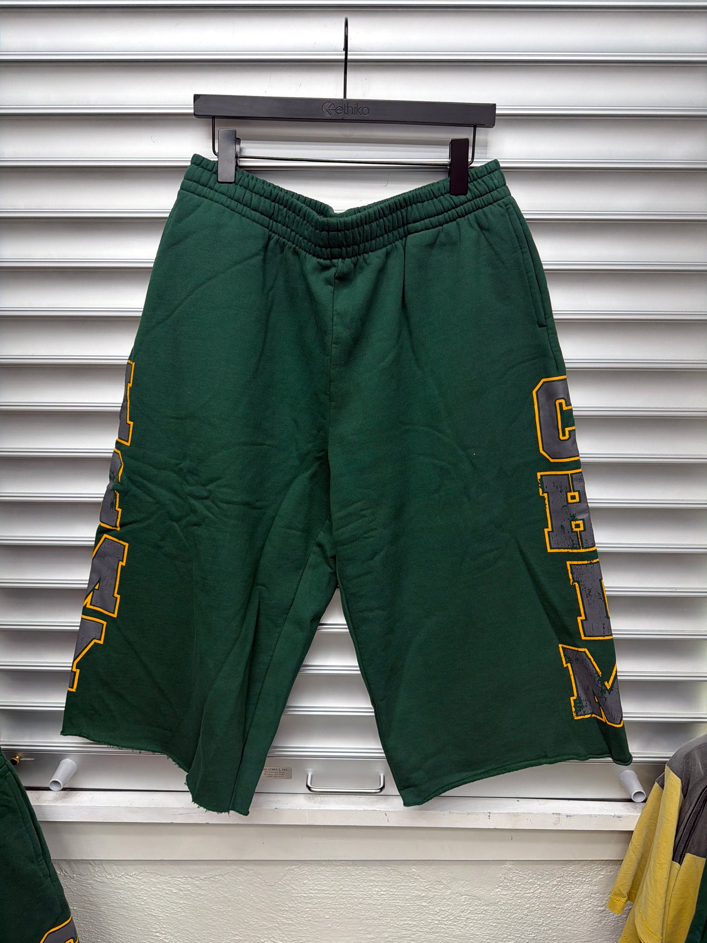 HMDD Green 3/4 Shorts - L